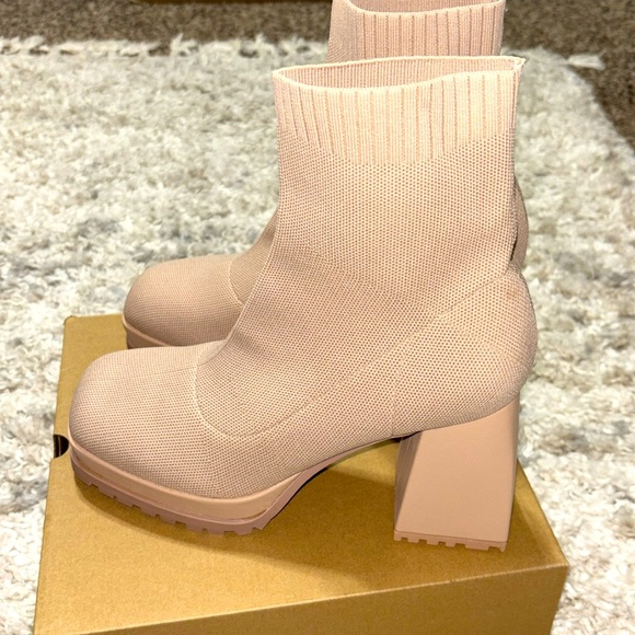 Sold NEW TANISH PINK CHUNKY SOCK BOOT - Picture 8 of 12